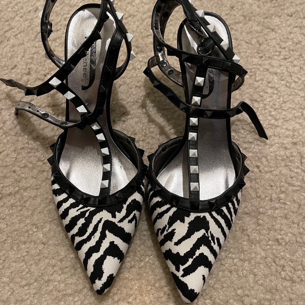 Zebra print 1.5 inch heels size 6